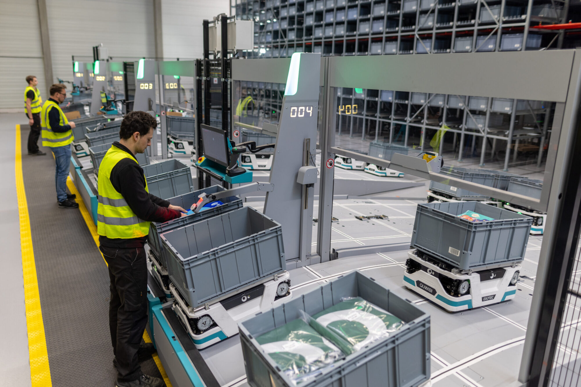 Goods-to-Person picking stations
