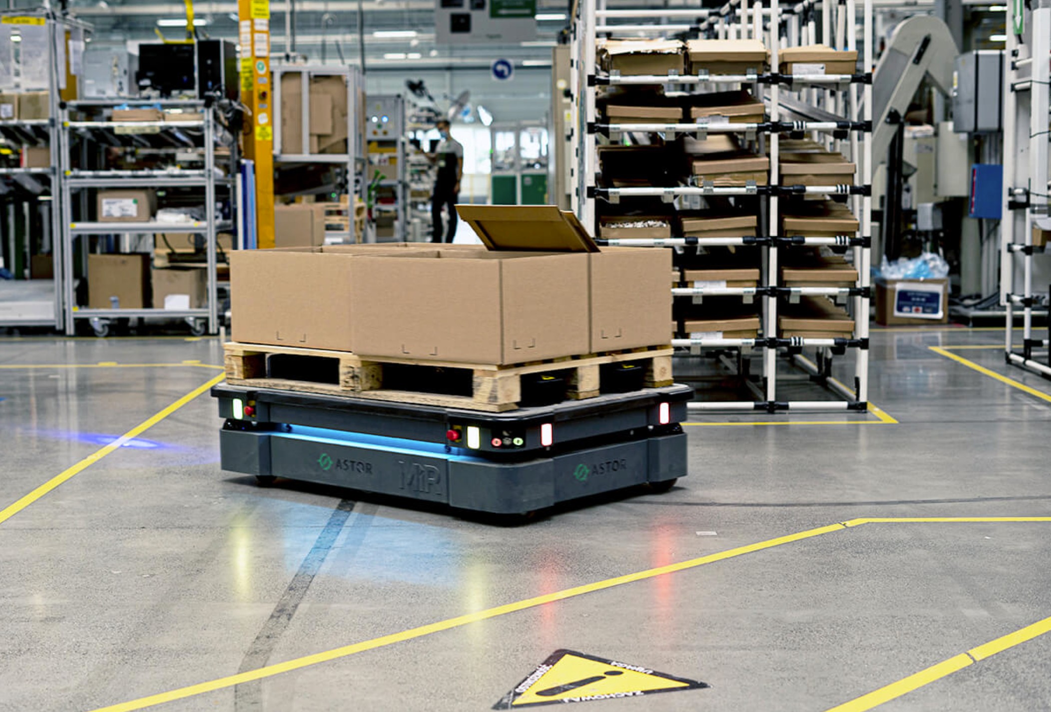Warehouse AMR Guide: Autonomous Mobile Robots UK [2026]
